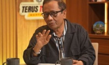 Balas Pigai, Mahfud MD Sebut Pengelolaan MBG Tak Profesional Juga Melanggar HAM